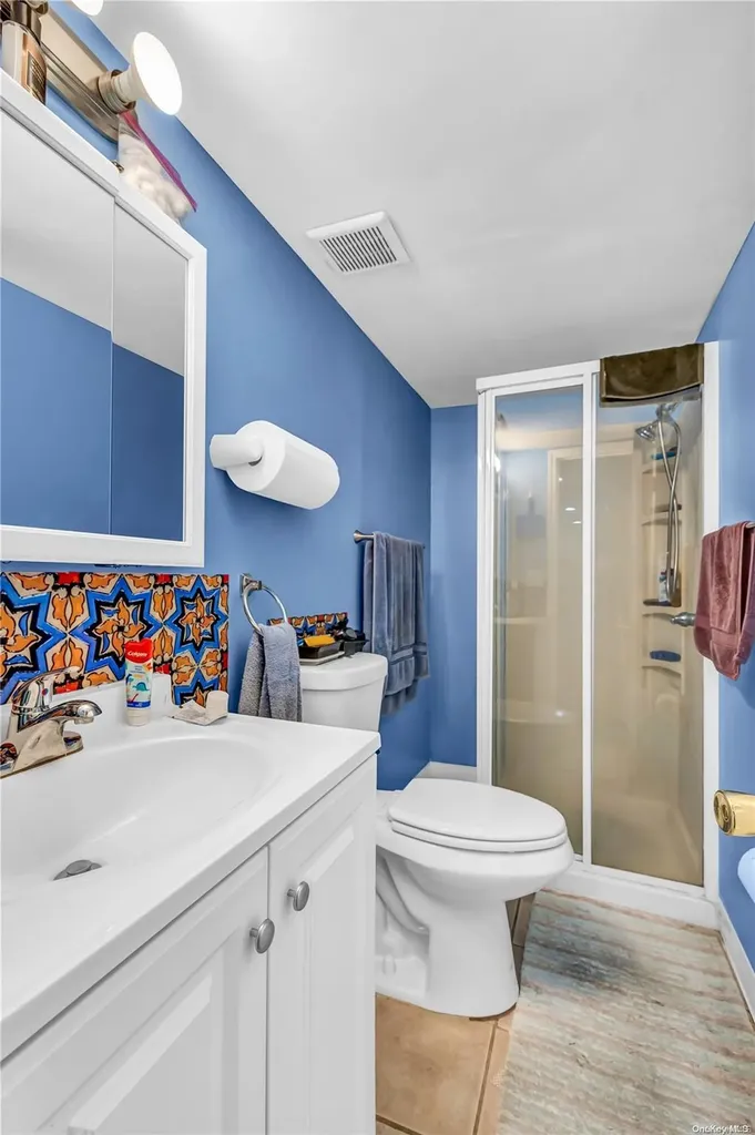 1096 Bay Shore Avenue Bay Shore NY 11706
