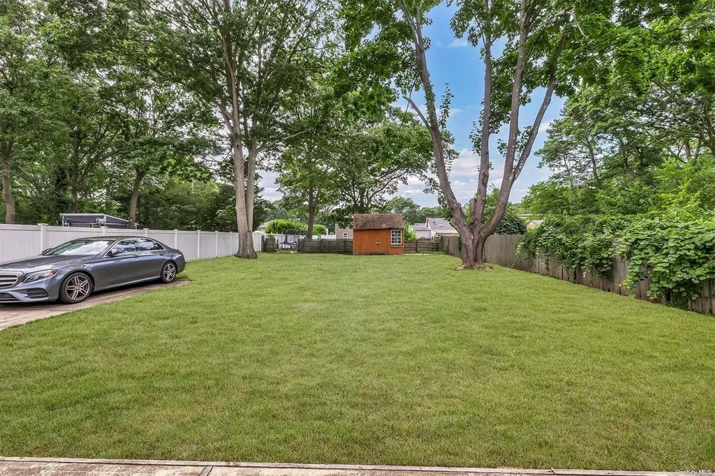 1096 Bay Shore Avenue Bay Shore NY 11706