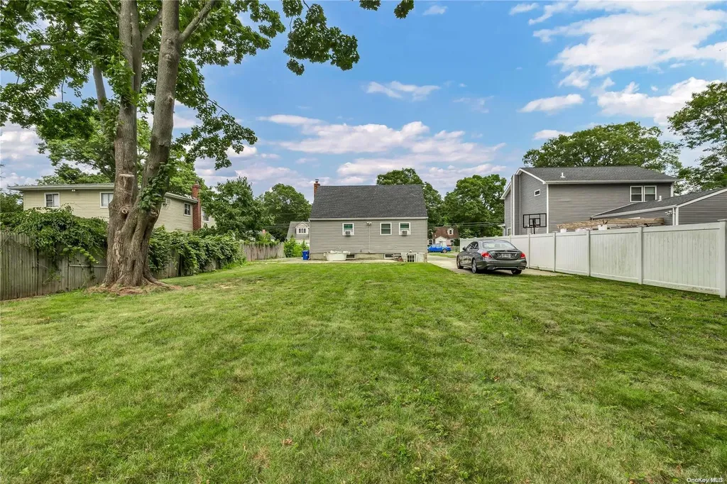 1096 Bay Shore Avenue Bay Shore NY 11706