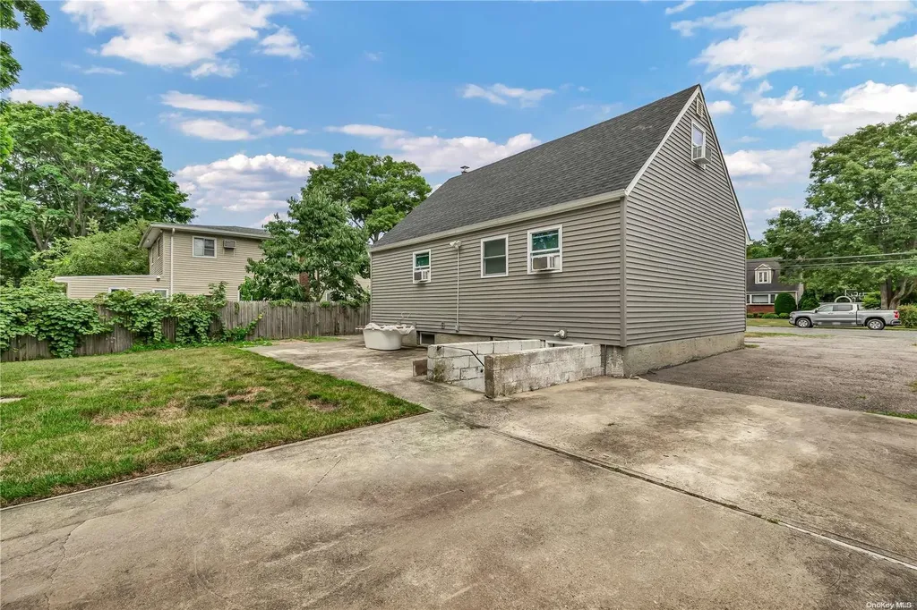 1096 Bay Shore Avenue Bay Shore NY 11706