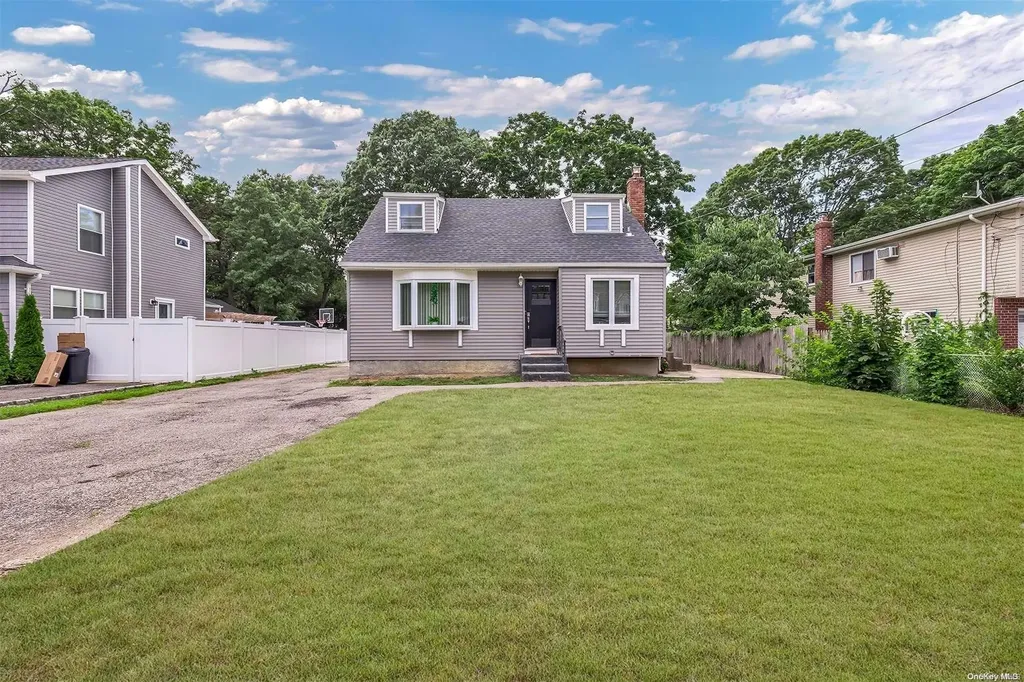 1096 Bay Shore Avenue Bay Shore NY 11706