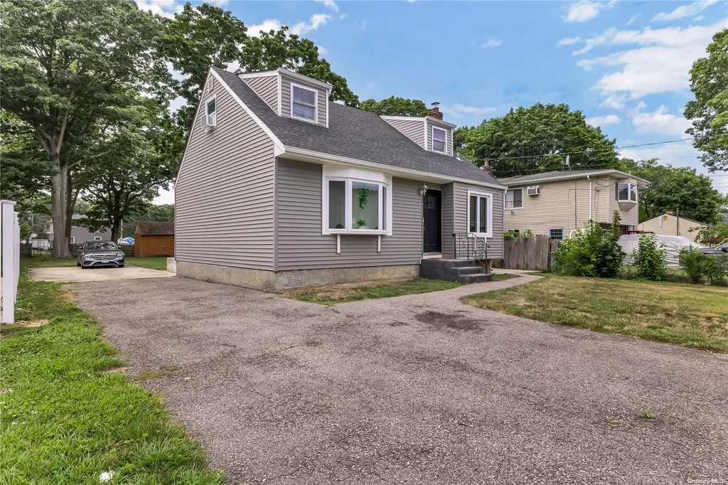 1096 Bay Shore Avenue Bay Shore NY 11706