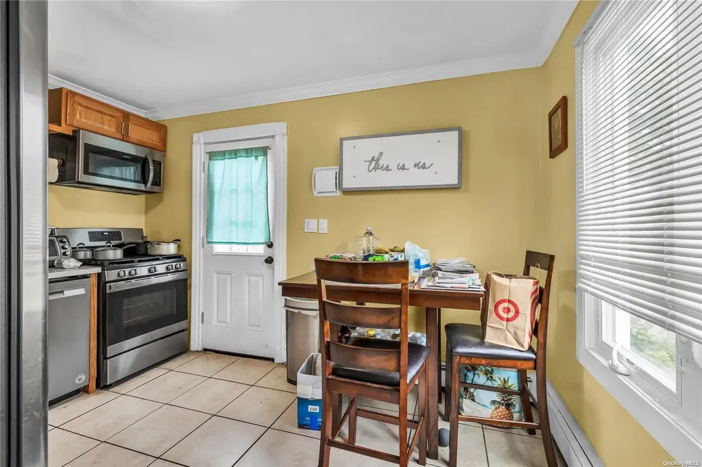 1096 Bay Shore Avenue Bay Shore NY 11706