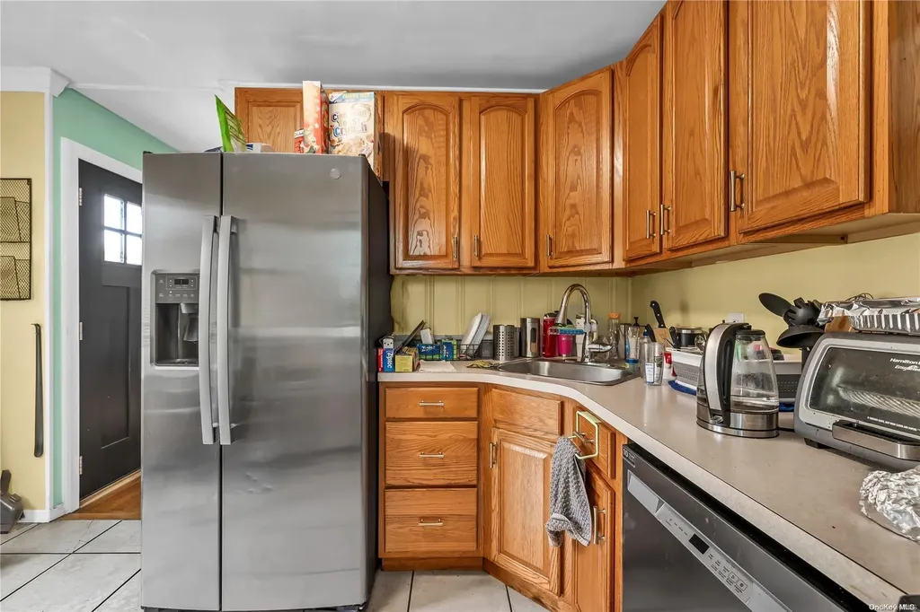 1096 Bay Shore Avenue Bay Shore NY 11706