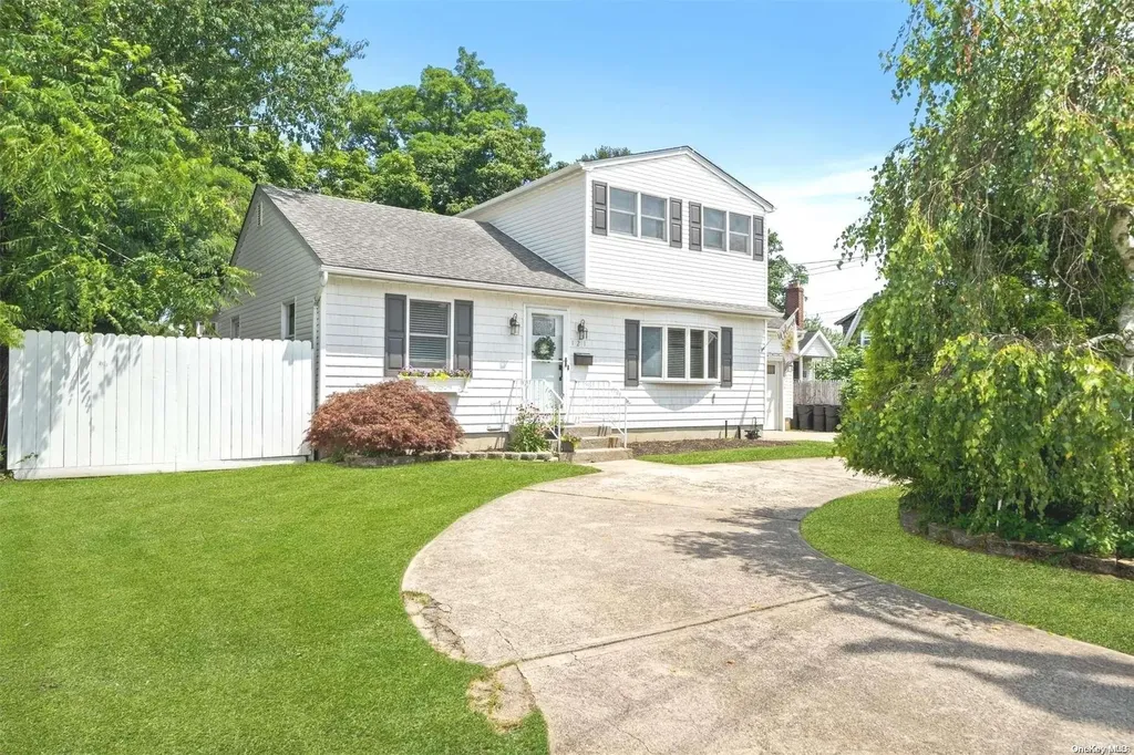 121 Commack Road Islip NY 11751