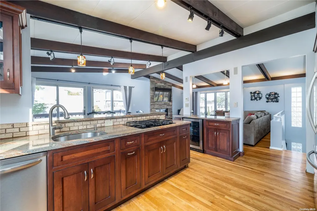 3389 Ocean Avenue Oceanside NY 11572