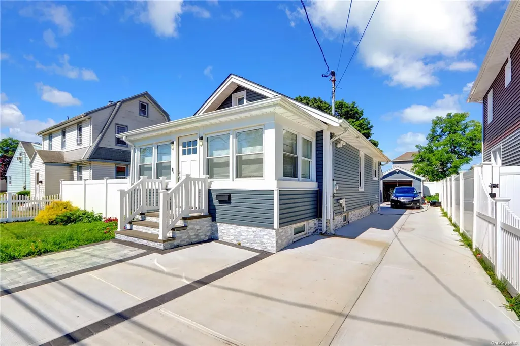 9 Rosedale Avenue Freeport NY 11520