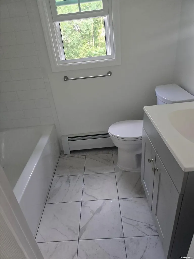 10 Iles Copiague NY 11726