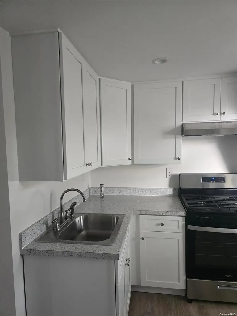 10 Iles Copiague NY 11726