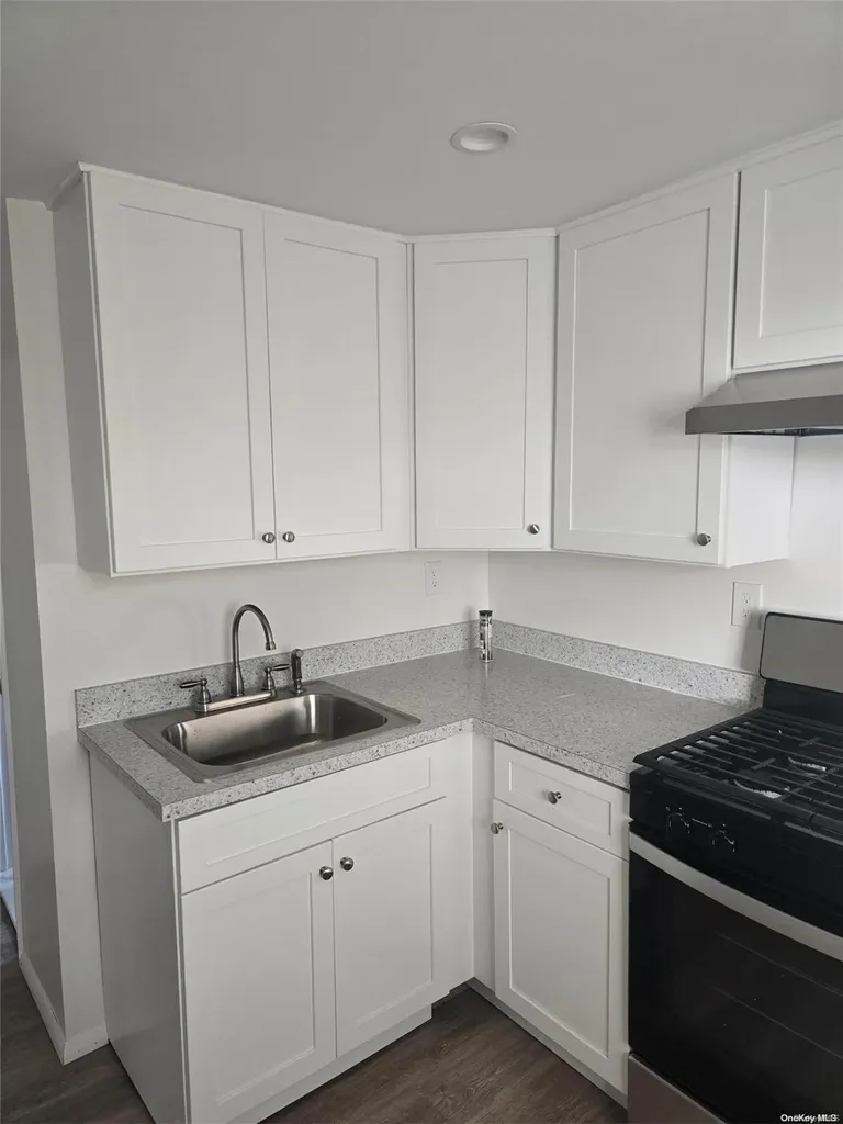 10 Iles Copiague NY 11726