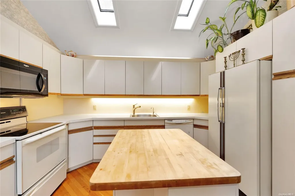 3118 Trinity Street Oceanside NY 11572