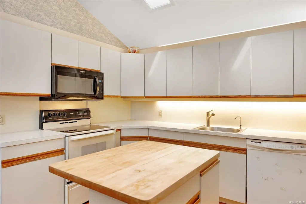 3118 Trinity Street Oceanside NY 11572