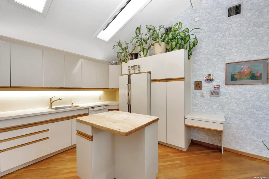 3118 Trinity Street Oceanside NY 11572
