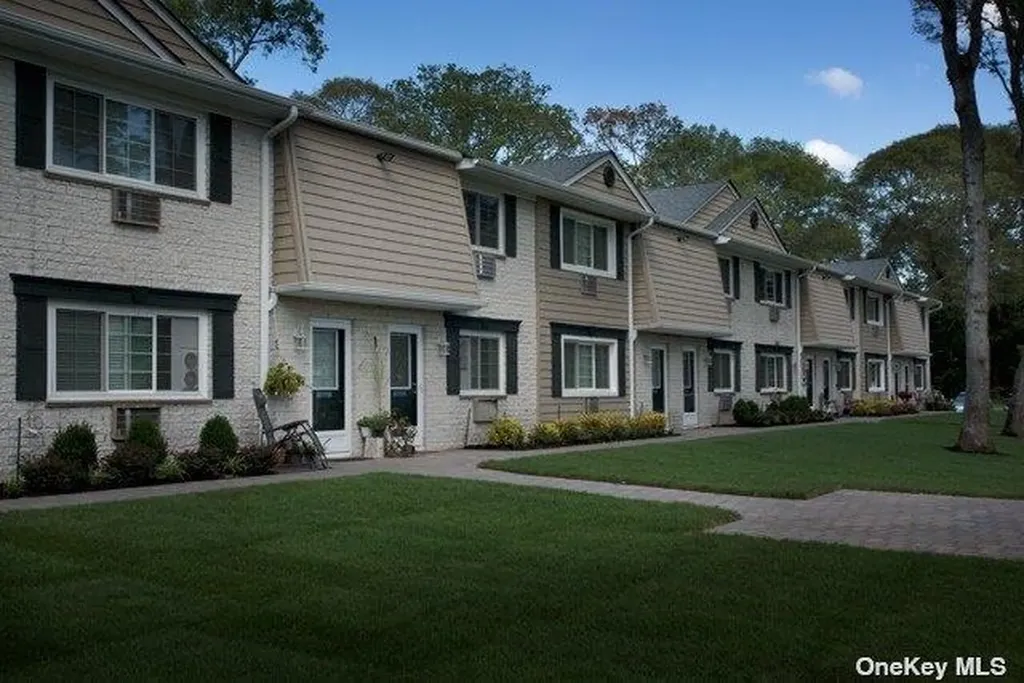 1 Brookwood Drive Coram NY 11727