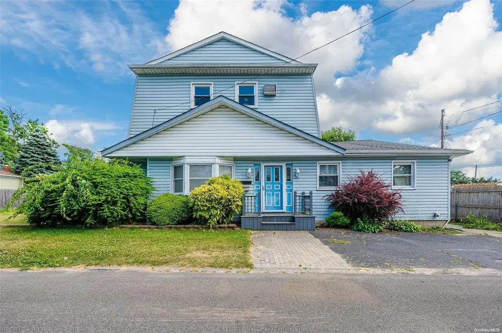 7 Gary Street Lindenhurst NY 11757