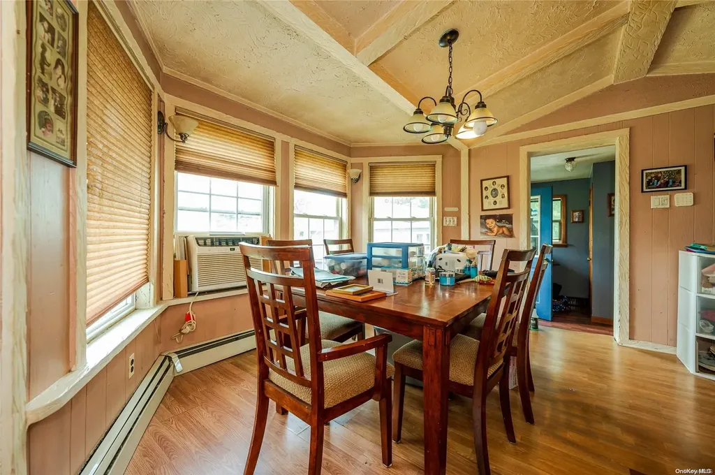 7 Gary Street Lindenhurst NY 11757