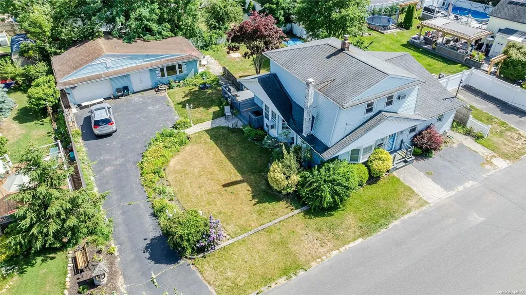 7 Gary Street Lindenhurst NY 11757