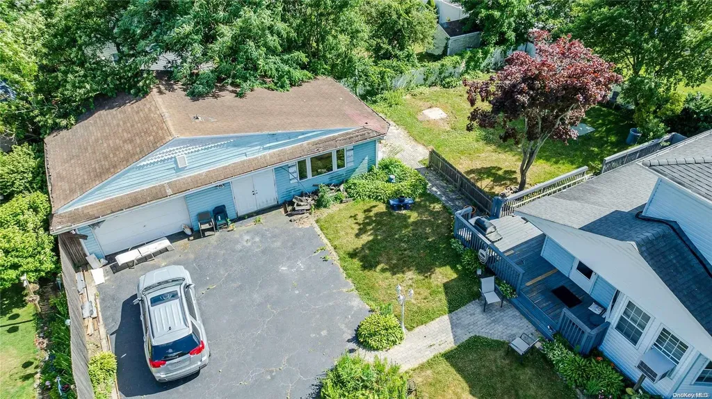7 Gary Street Lindenhurst NY 11757