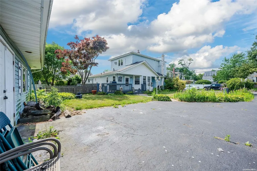 7 Gary Street Lindenhurst NY 11757