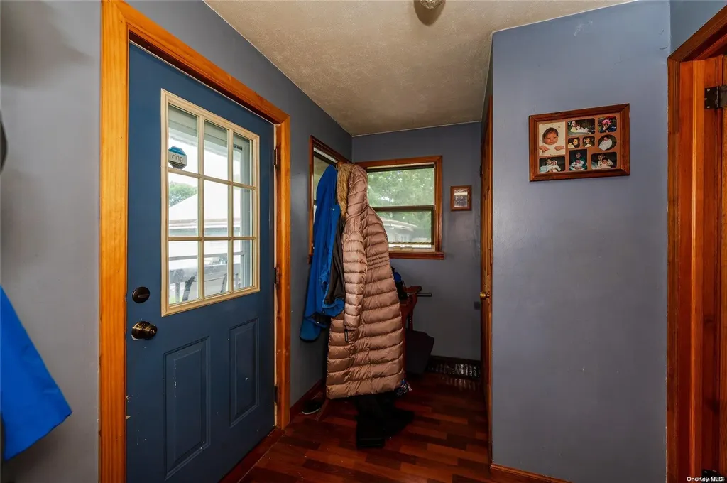 7 Gary Street Lindenhurst NY 11757