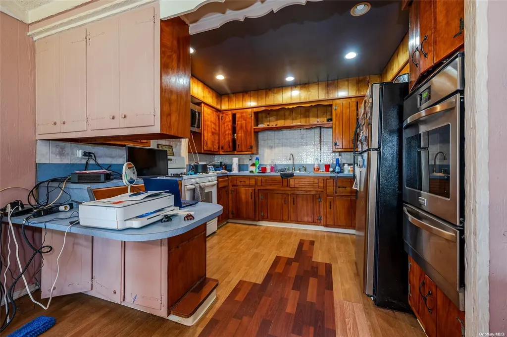 7 Gary Street Lindenhurst NY 11757
