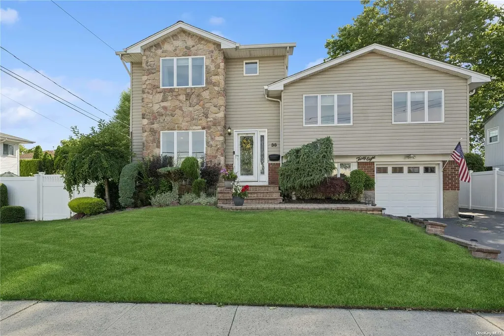 38 Grohmans Lane Plainview NY 11803