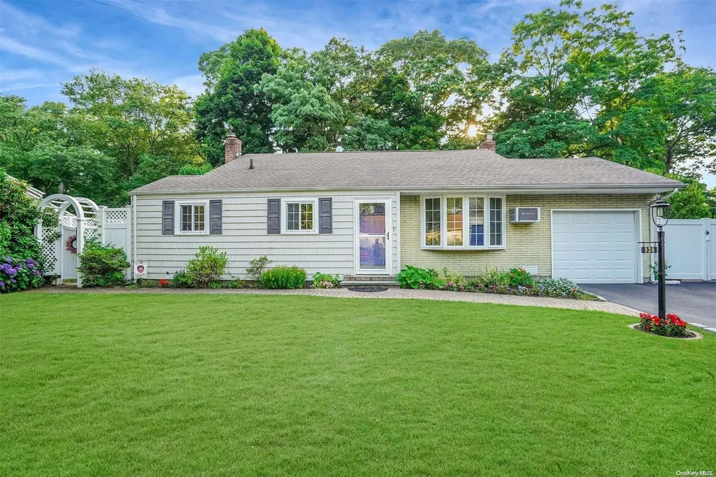 930 Gardiner Drive Bay Shore NY 11706