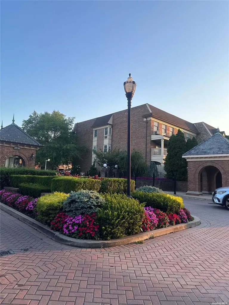 208-08 Estates Drive Bayside NY 11360