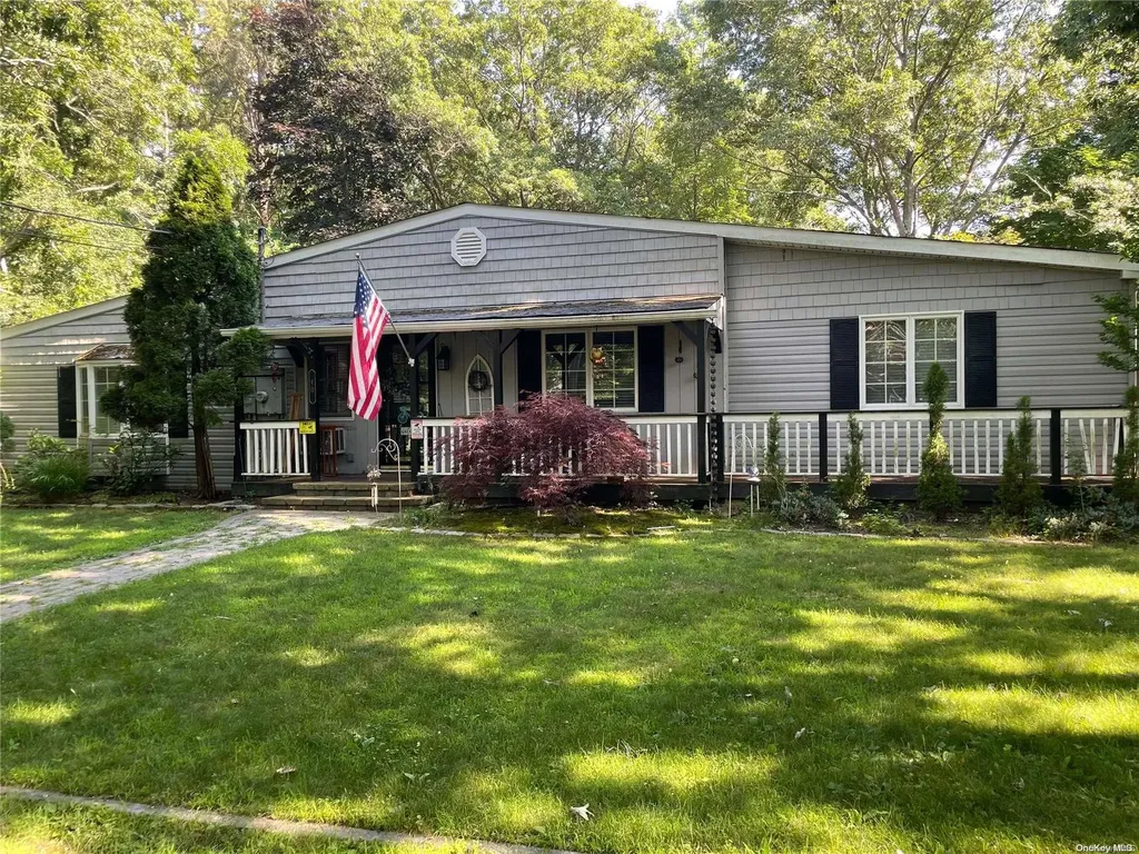 40 Madeline Road Ridge NY 11961