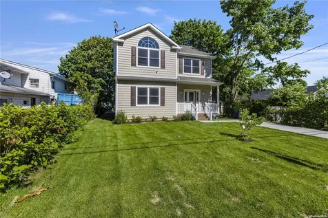 88 Warren Street Copiague NY 11726