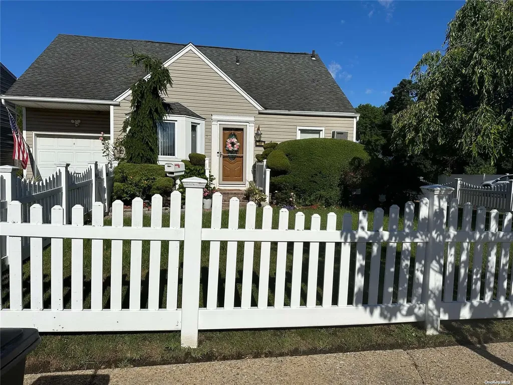 56 Edgeworth Street Valley Stream NY 11581