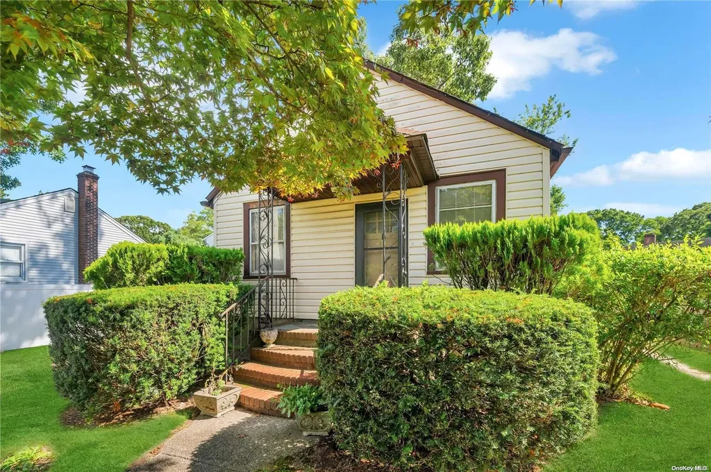 8 Division Road Ronkonkoma NY 11779