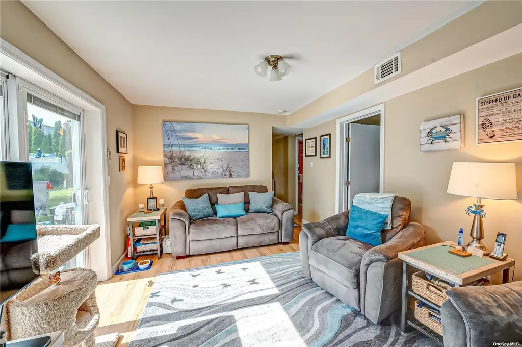257 Lake Drive Copiague NY 11726