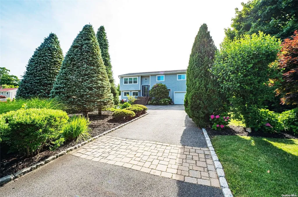 257 Lake Drive Copiague NY 11726
