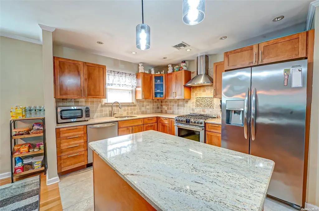 257 Lake Drive Copiague NY 11726