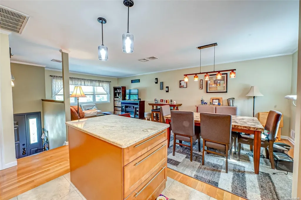 257 Lake Drive Copiague NY 11726