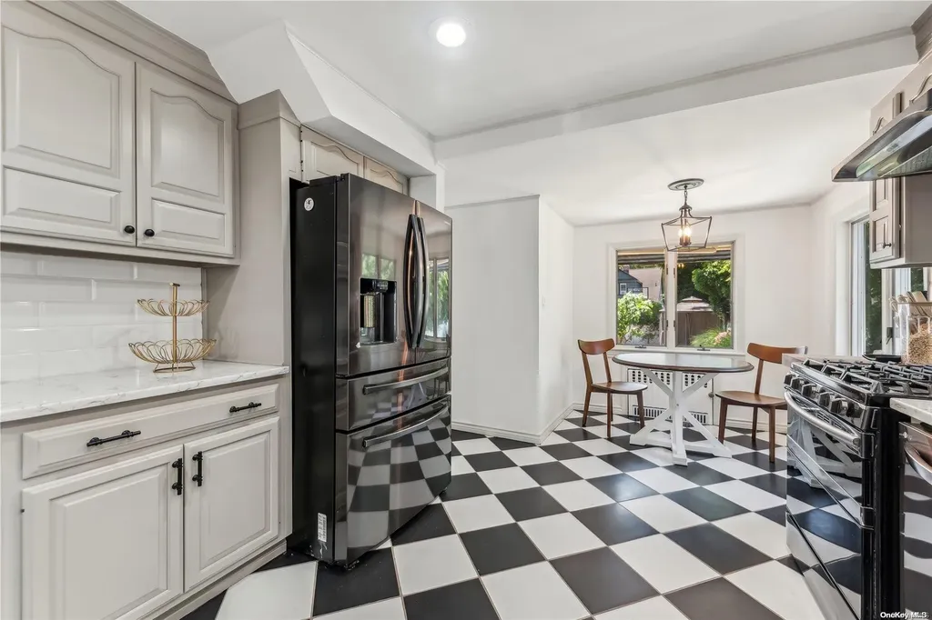 16 Stuart Avenue Malverne NY 11565