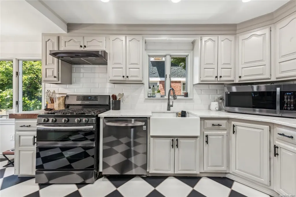 16 Stuart Avenue Malverne NY 11565