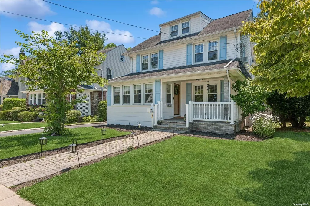 16 Stuart Avenue Malverne NY 11565