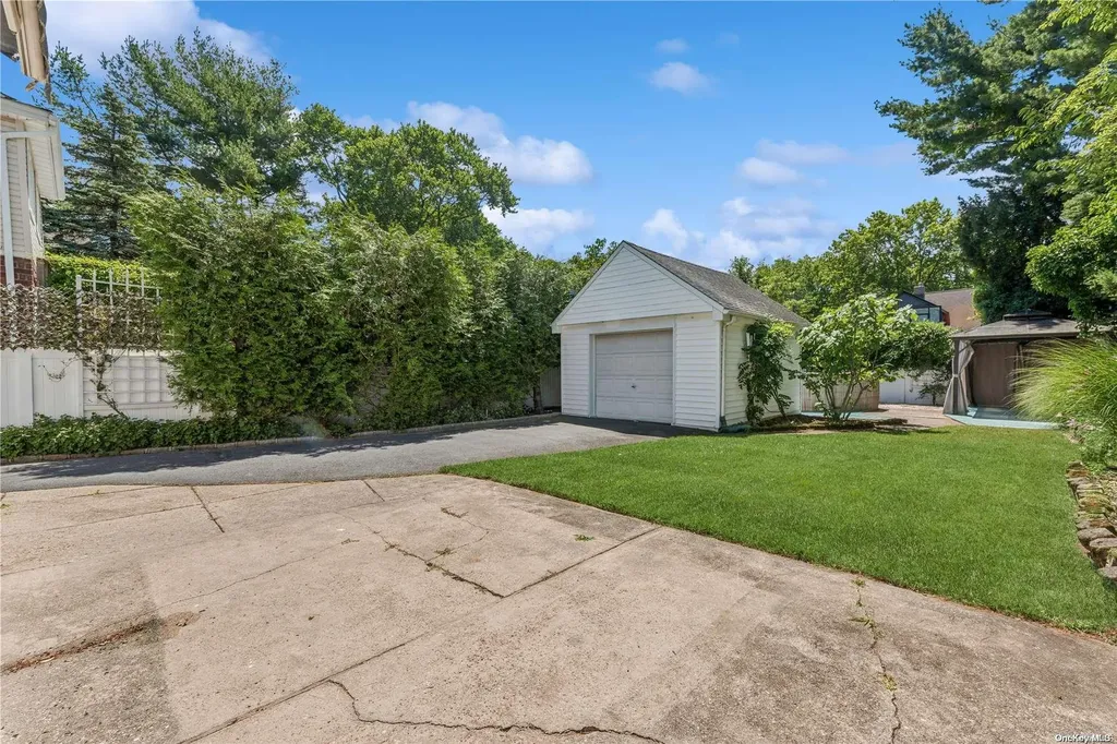 16 Stuart Avenue Malverne NY 11565
