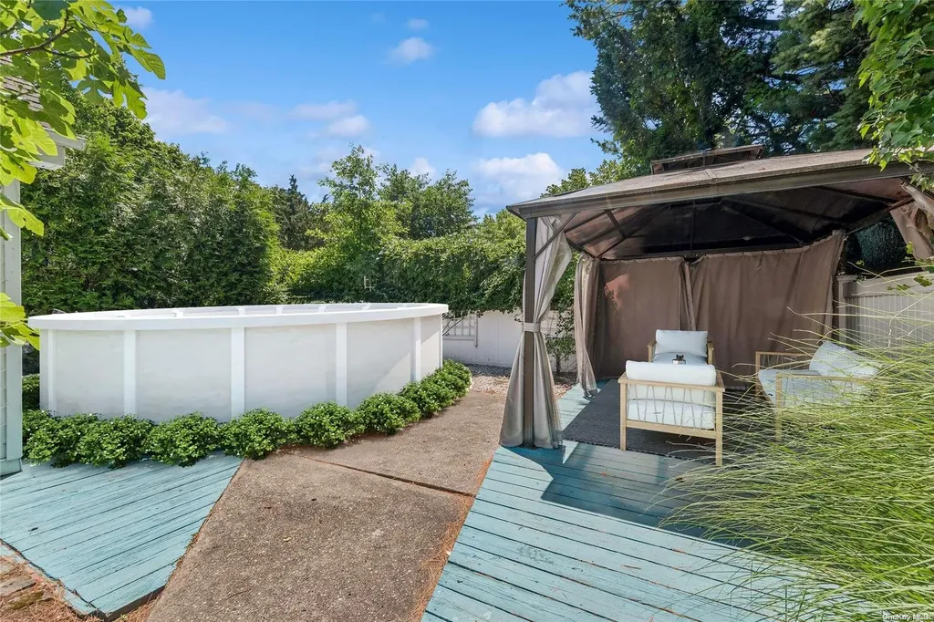 16 Stuart Avenue Malverne NY 11565