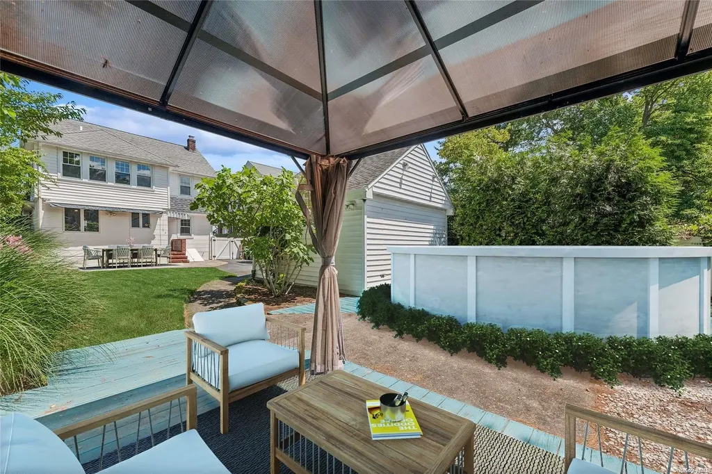 16 Stuart Avenue Malverne NY 11565