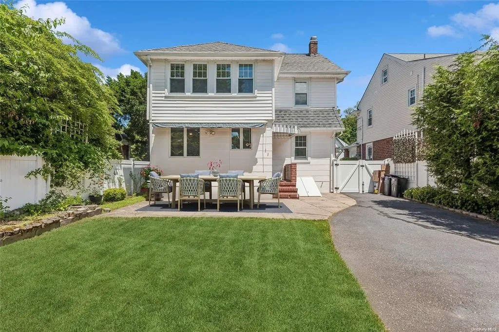 16 Stuart Avenue Malverne NY 11565