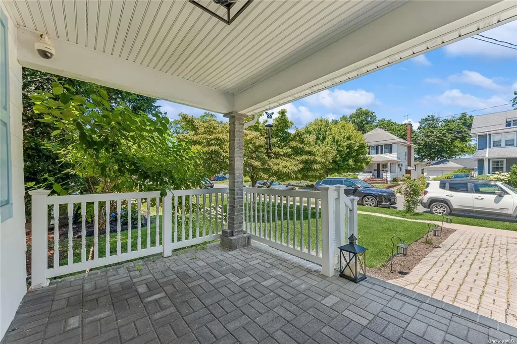 16 Stuart Avenue Malverne NY 11565