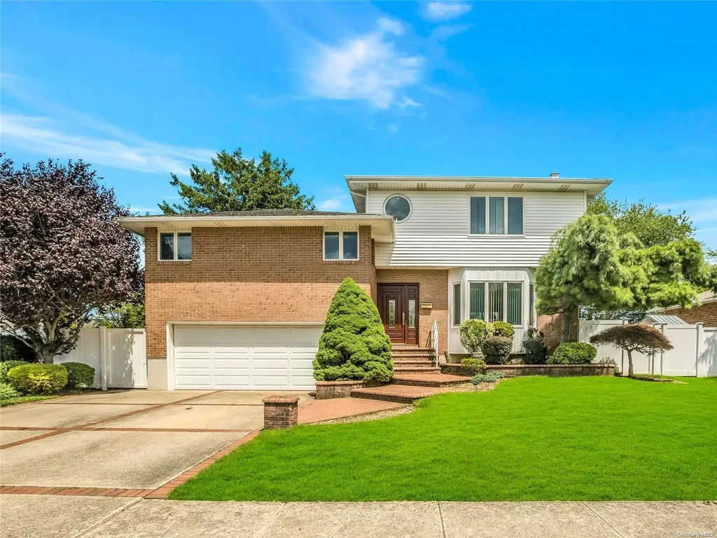 26 Maplewood Drive Plainview NY 11803