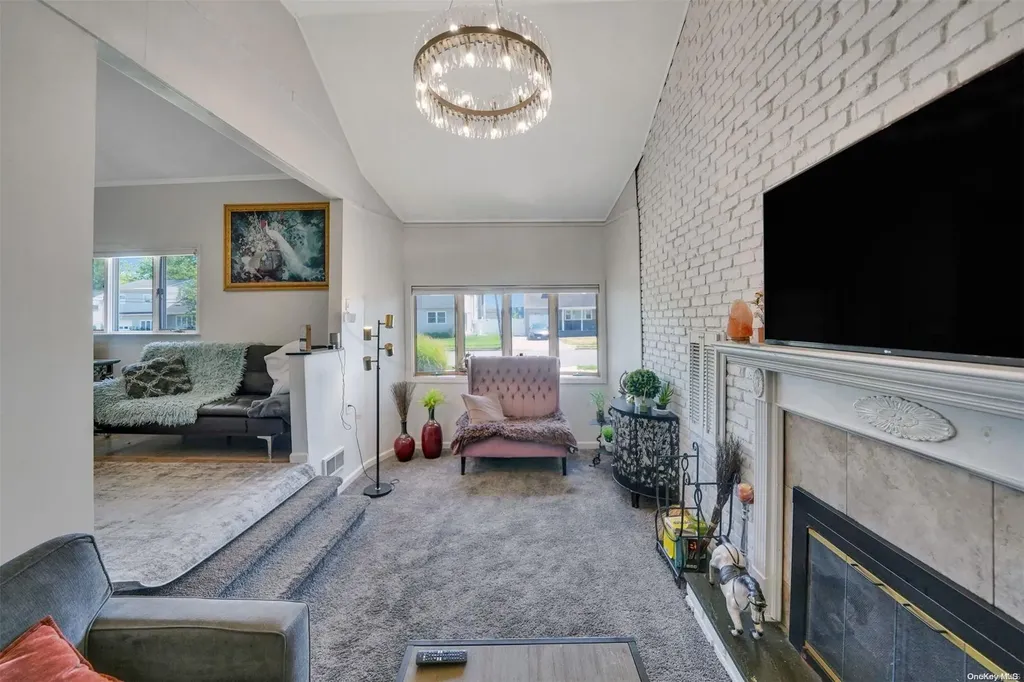 46 W Minerva Road Babylon NY 11757