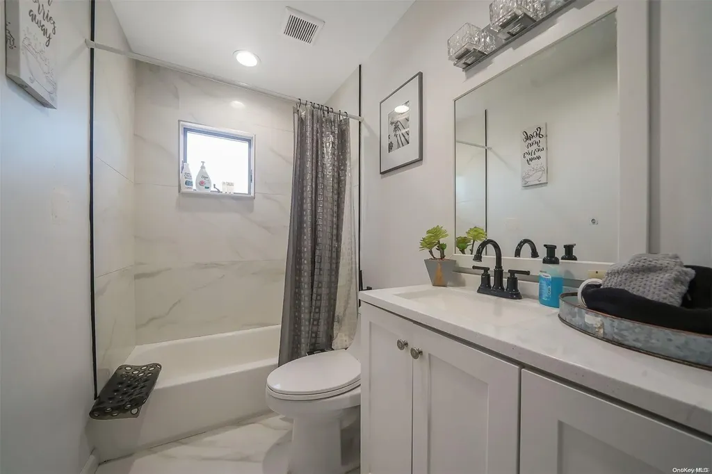 46 W Minerva Road Lindenhurst NY 11757