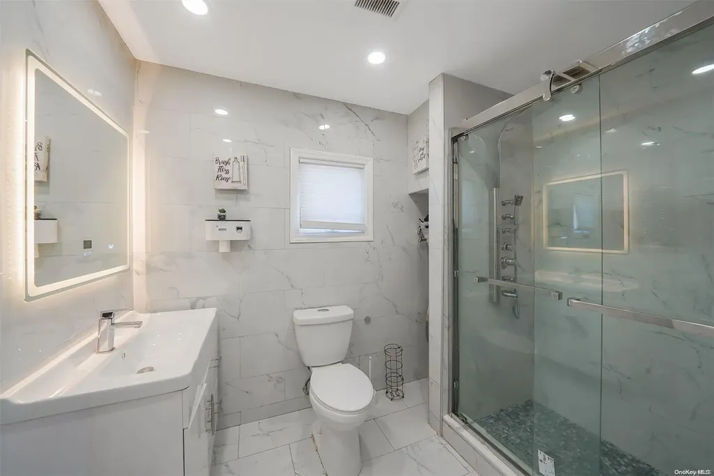 46 W Minerva Road Lindenhurst NY 11757