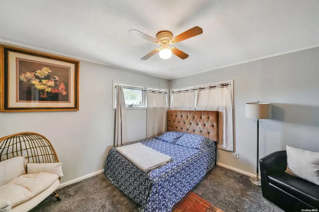 46 W Minerva Road Lindenhurst NY 11757