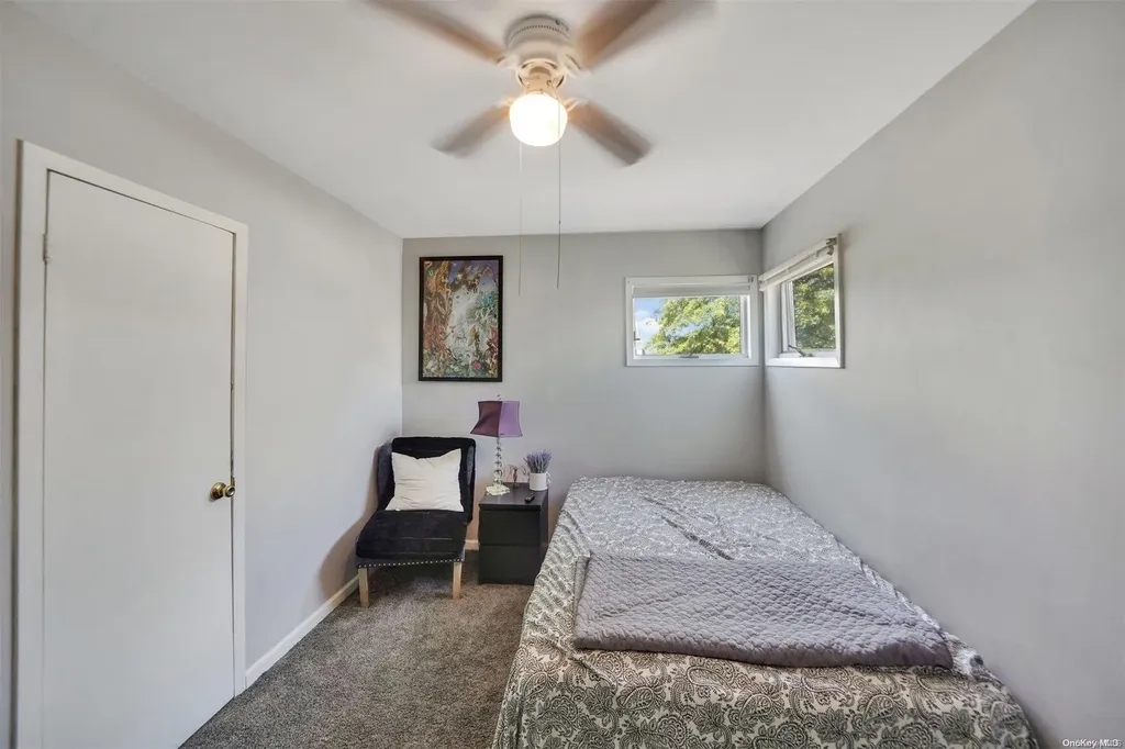 46 W Minerva Road Lindenhurst NY 11757